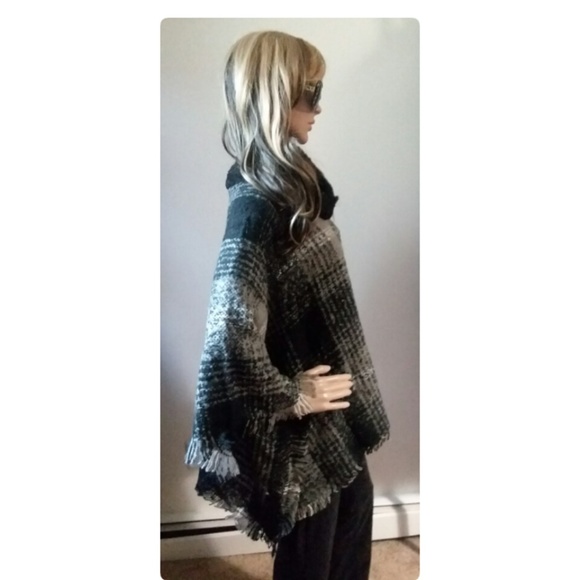 PLAID COWL PONCHO!🍁 - Picture 6 of 8